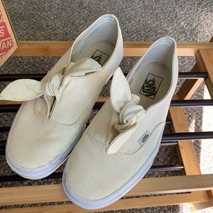 Authentic knotted (canvas) Marshmallow Vans